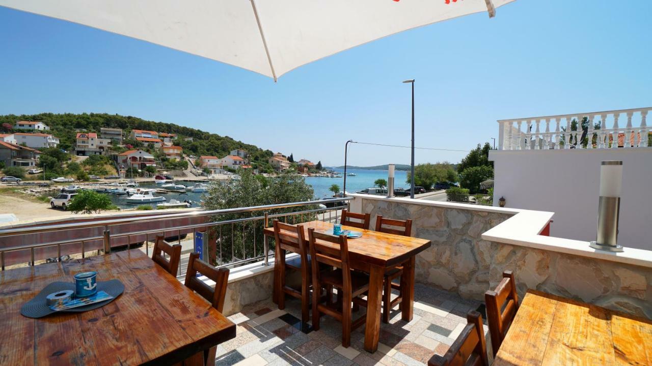 Guest House Sandra Тисно Екстериор снимка
